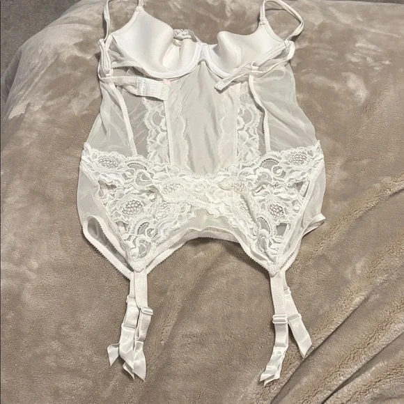 Victoria's Secret White Lace Lingerie - Picture 4 of 6